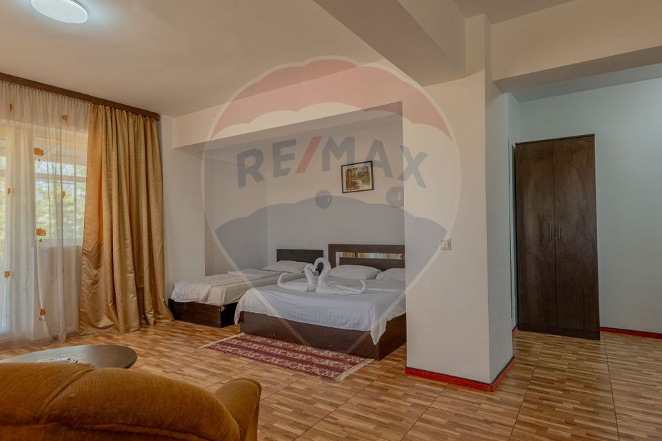 Hotel de vanzare la cateva minute de Podul Mogosoaia