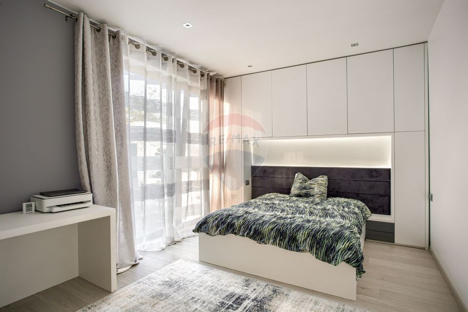 Vilă de lux stil mediteranian de vânzare zona Aradul Nou-Tabacovici