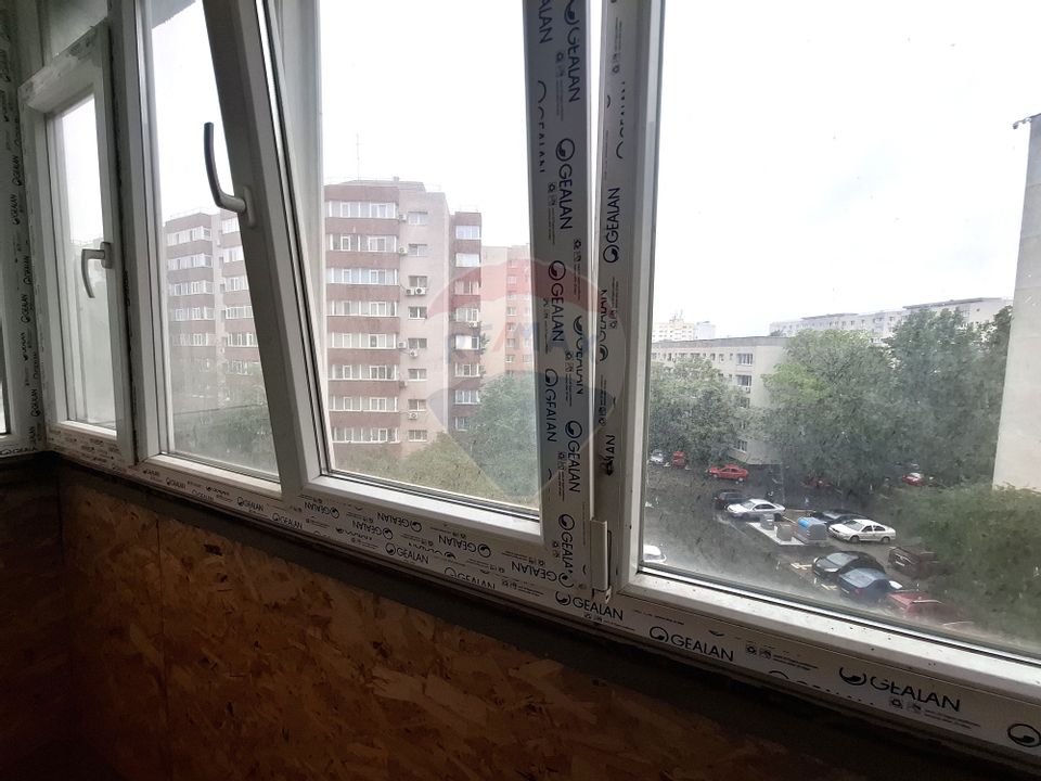 For sale 2 rooms apartment with central heating system, Titan