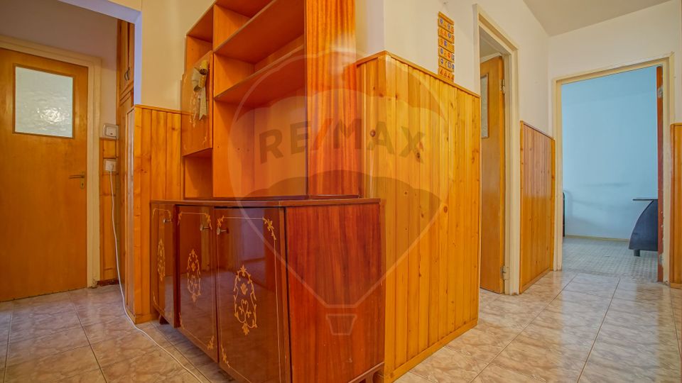 Apartament cu 4 camere de vânzare în zona Racadau