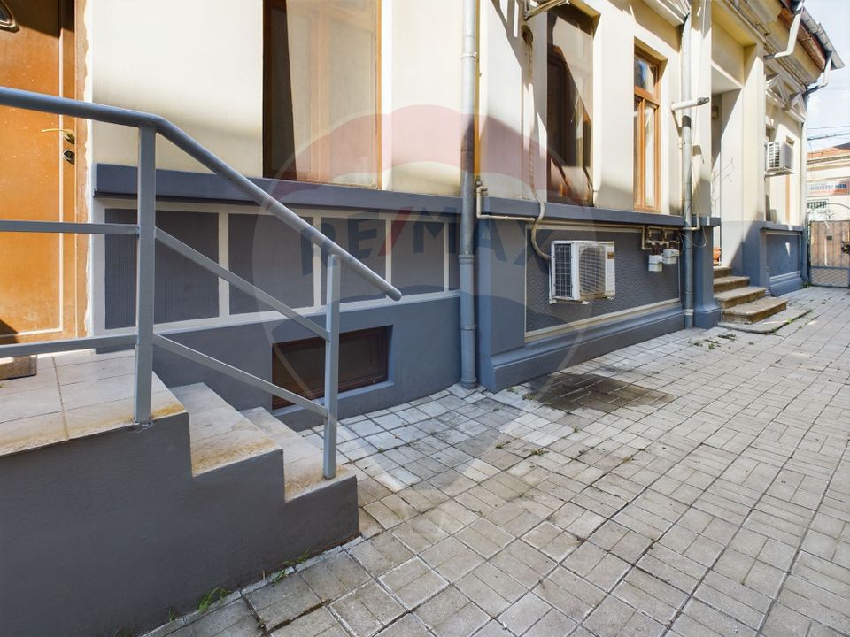 13 room House / Villa for sale, P-ta Victoriei area