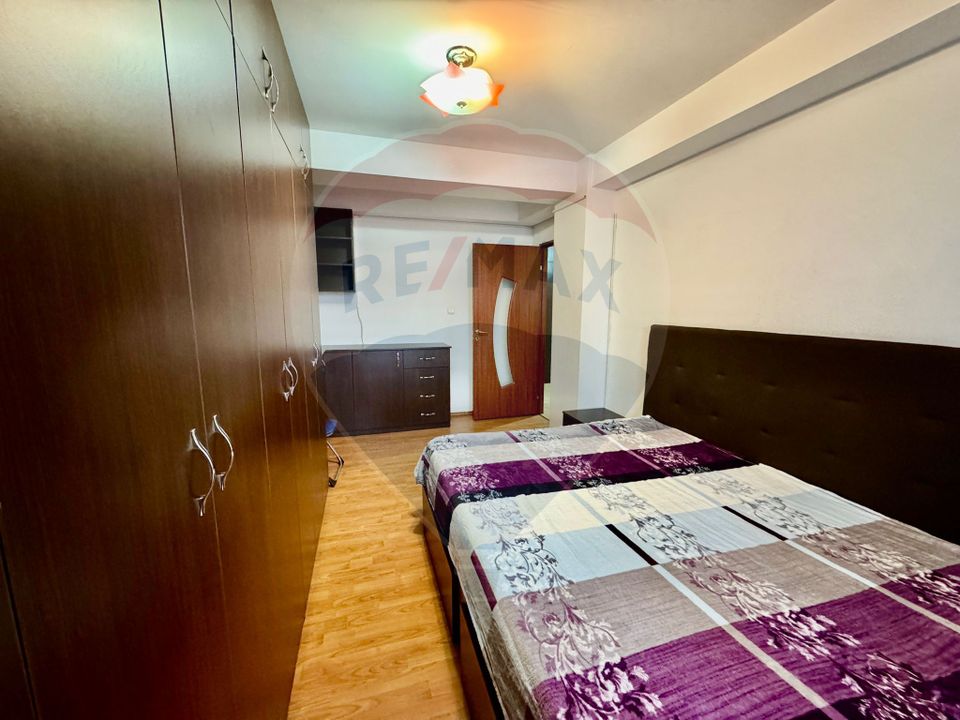 Apartament cu 3 camere de vânzare în zona Craiovita Noua