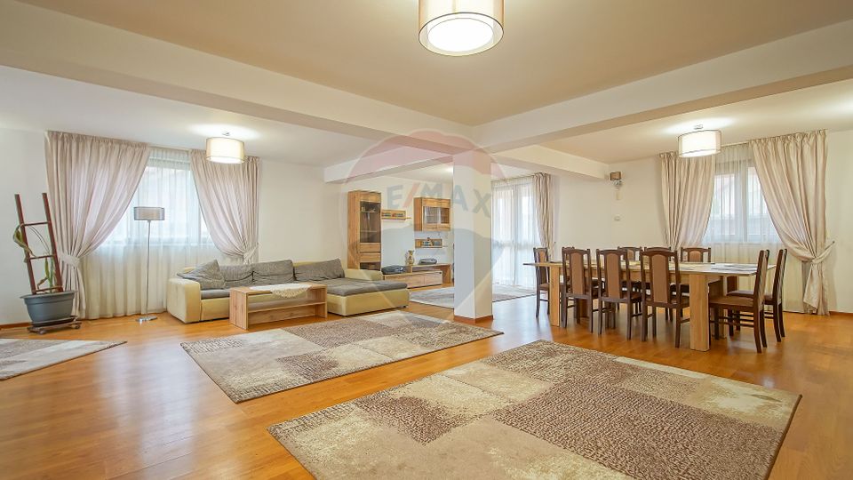 Vilă cu Teren Generos - Tractorul, Potrivită pentru Locuit sau Afacere