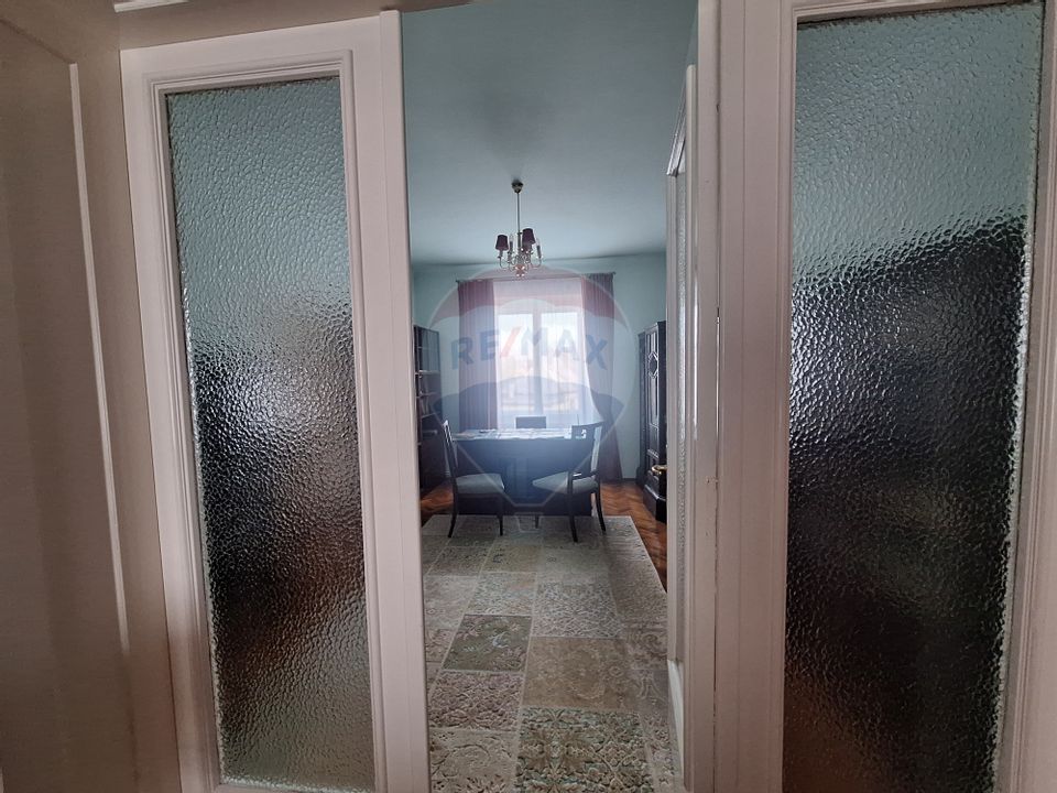 Apartament cu 4 camere de închiriat în zona Ultracentral