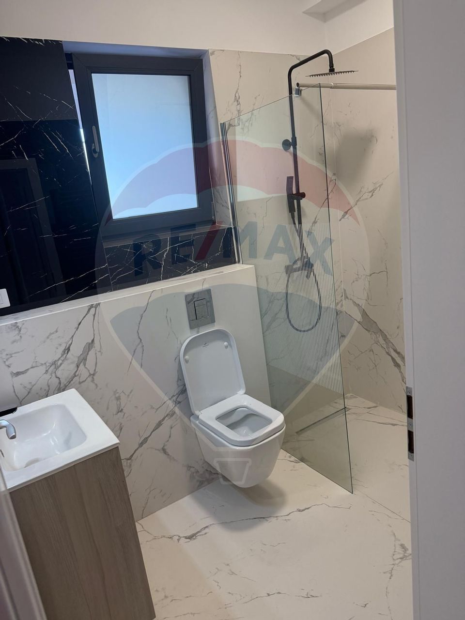 Apartament cu 2 camere de închiriat în zona Central