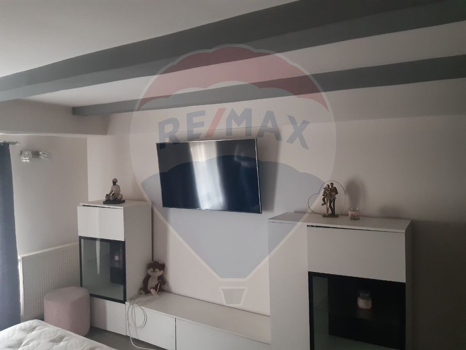 Casa cu spatiu comercial la parter