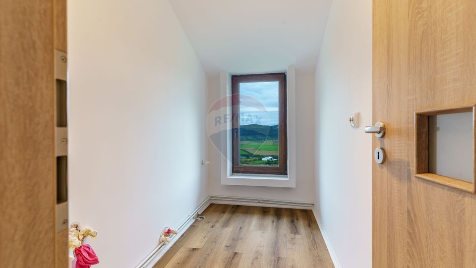 Teren 9.4 ha extravilan + casa 230 mp, COMISION 0%