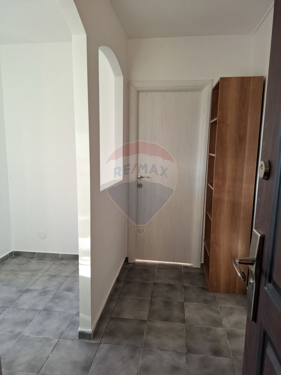 Apartament cu 2 camere de vânzare în zona Poetului