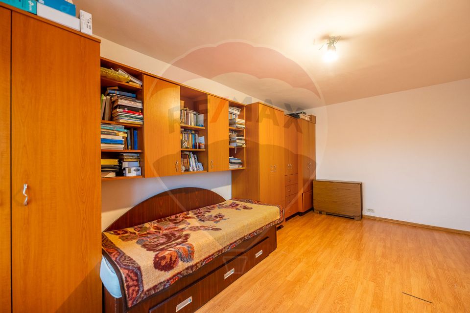 Apartament cu 3 camere de vânzare în zona Alfa