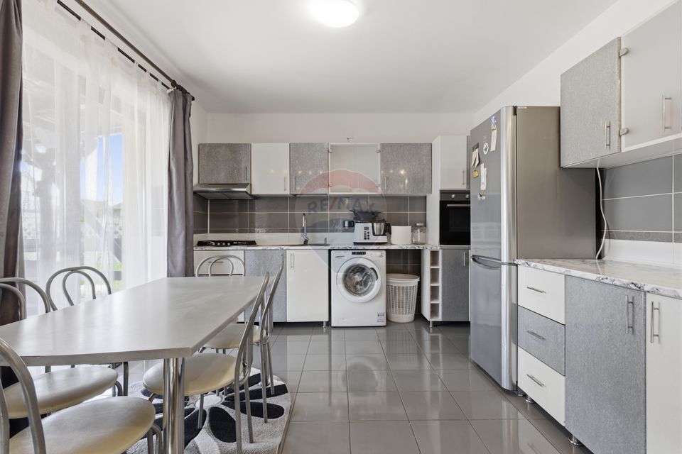 Casă cu 5 camere de inchiriat in Sofronea,Arad