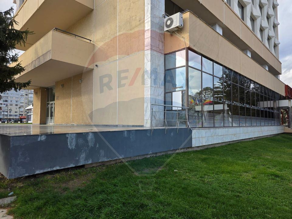 Spatiu comercial de inchiriat in zona centrala a mun Onesti