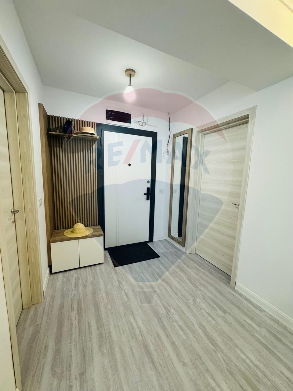 Apartament 2 camere de vanzare White Titanic +loc de parcare