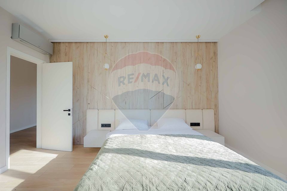 De vânzare Vilă cu 8 camere în Sânmartin, 290 mp util, teren 1100 mp