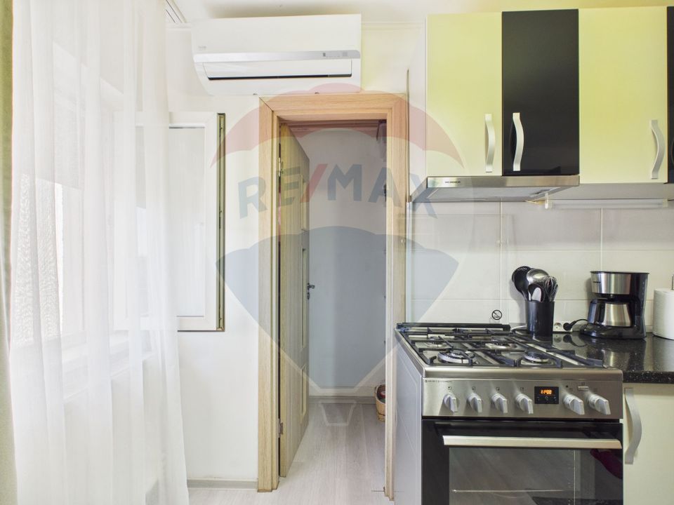 Apartament 4 camere de vanzare – complet renovat, mobilat și utilat