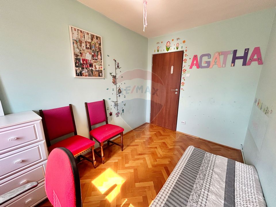 Apartament cu 4 camere de vânzare în zona Aurel Vlaicu