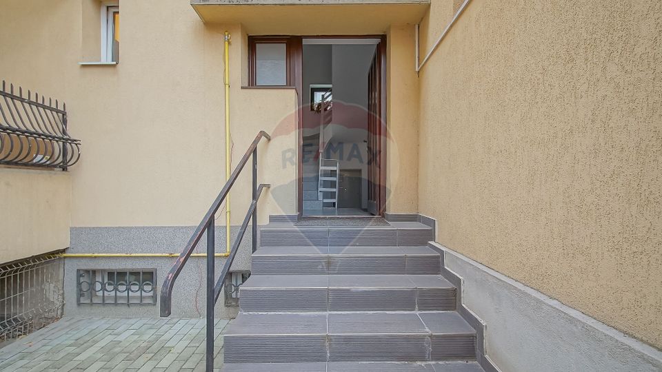 123.7sq.m Commercial Space for rent, 15 Noiembrie area