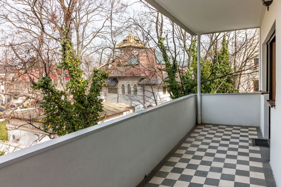 Apartament cu 4 camere de vânzare Aviatorilor/Aleea Modrogan