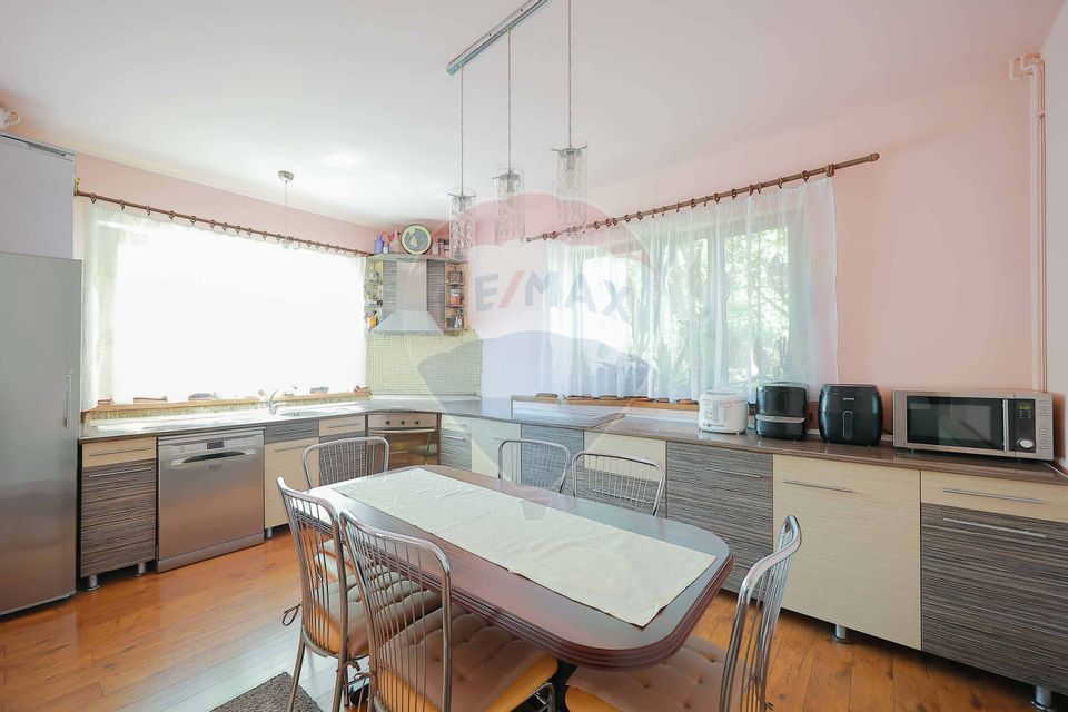 Casă de vânzare cu 1800 mp teren, Paleu