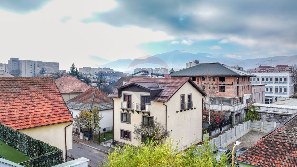 Casă / Vilă cu 12 camere de vânzare în zona Astra