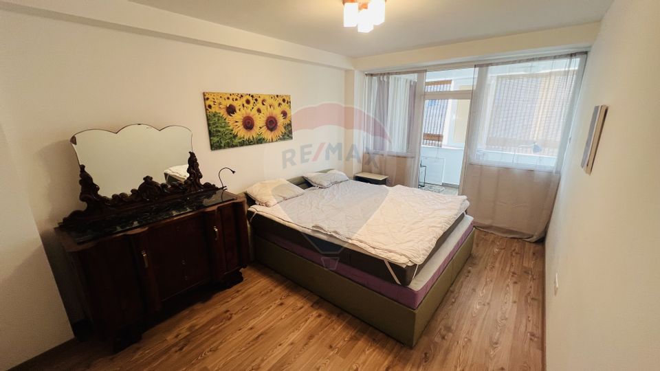 Apartament cu 3 camere de închiriat în zona ultracentralǎ