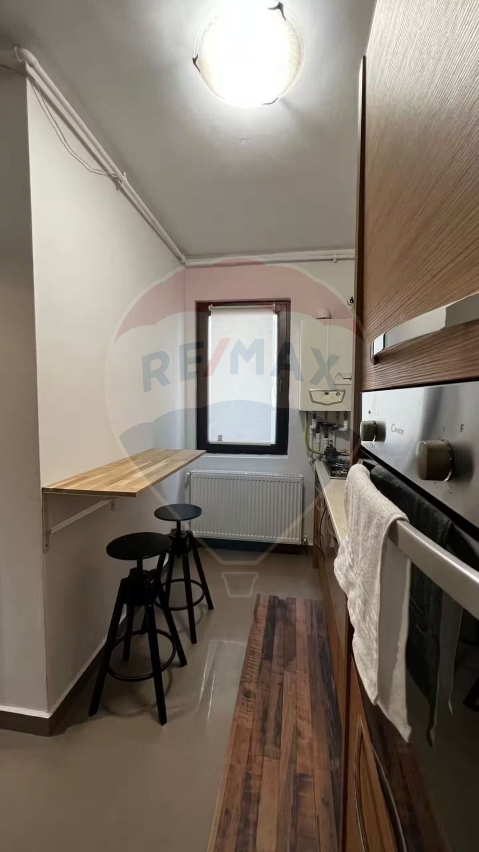 De Inchırıat garsoniera spatioasa Splaiul Unirii cu centrala termica