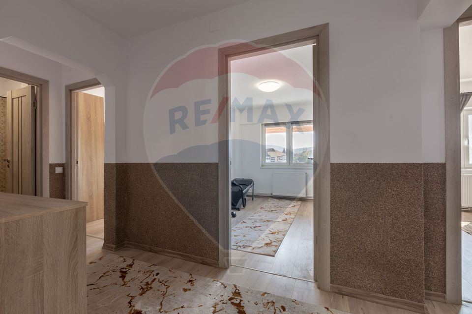 Apartament cu 4 camere de vânzare în zona Central