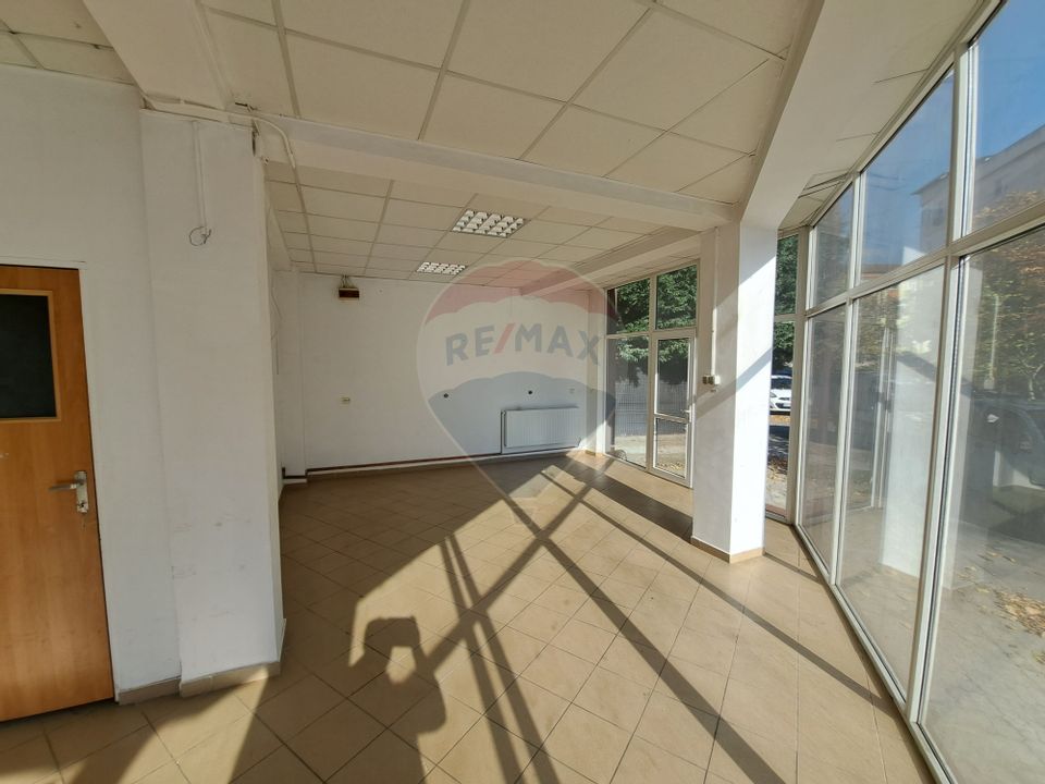 160sq.m Commercial Space for rent, 1 Mai area