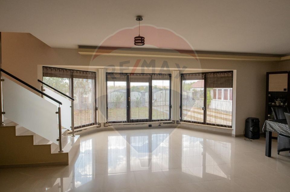 5 room House / Villa for sale