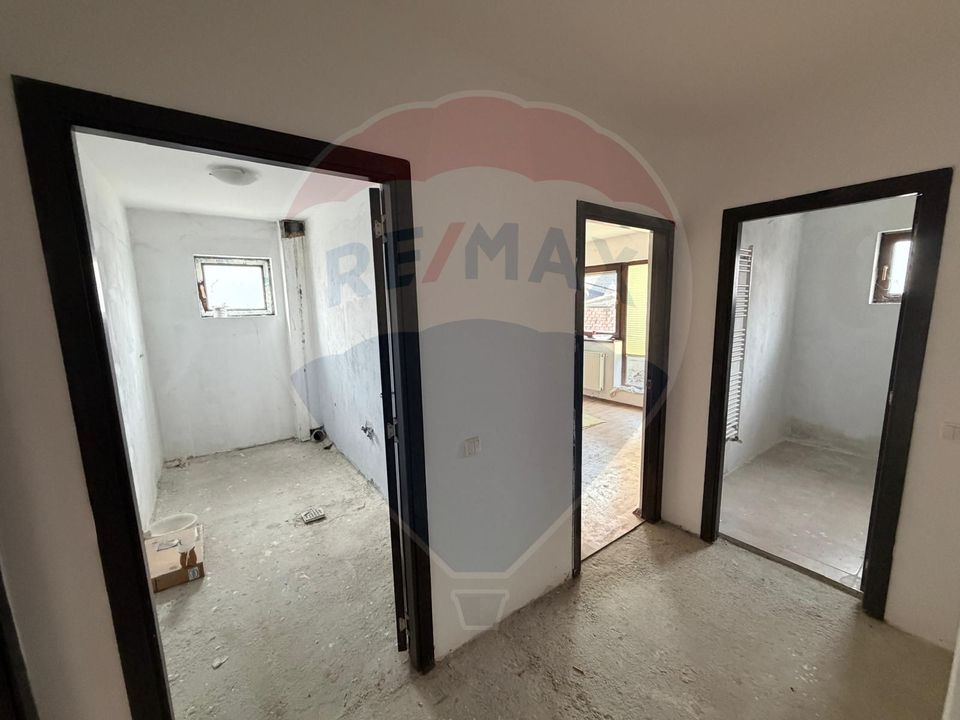 Apartament cu 3 camere de vânzare în zona Central