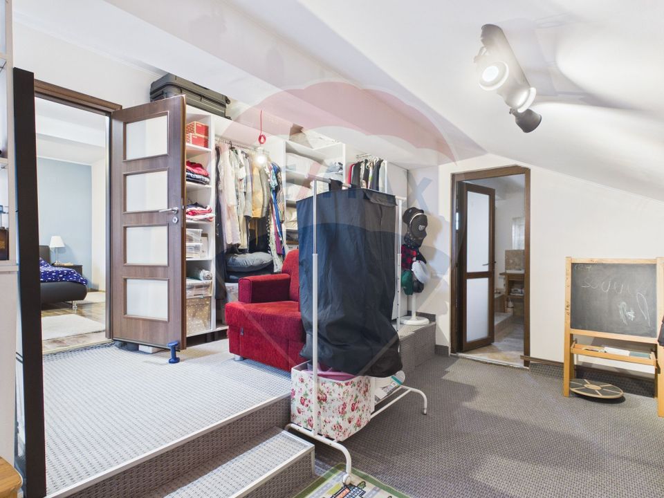 Modern villa 2011, with 5 rooms, 500sqm courtyard and garage