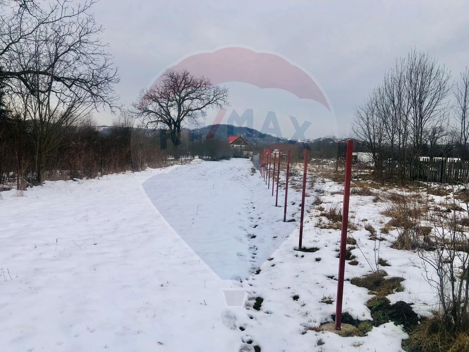 Land 2,432sqm Cornu de Jos (Cornu) / Strada Florilor