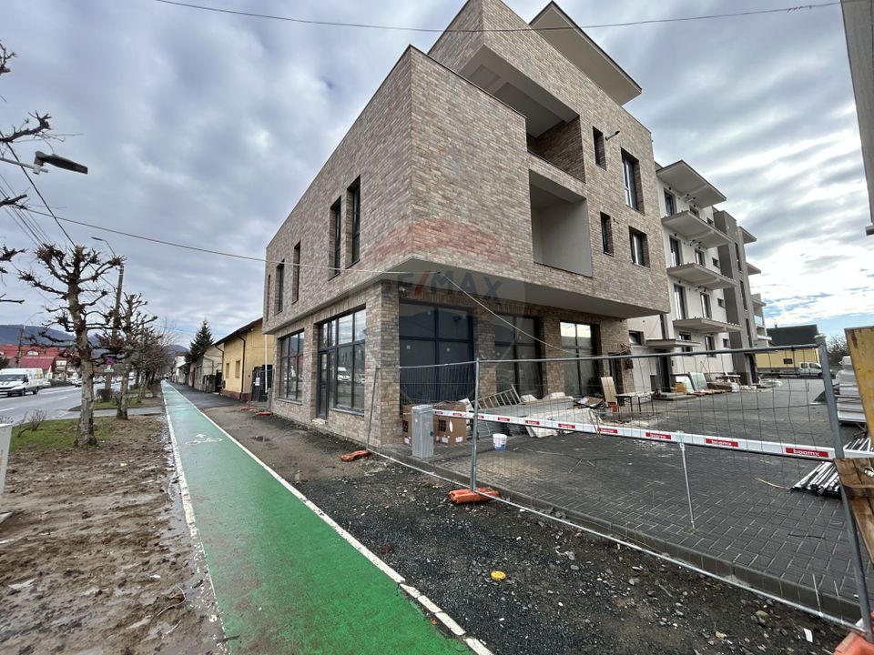 Spațiu comercial STRADAL 110mp 3.2 i de închiriat în zona V. LUCACIU