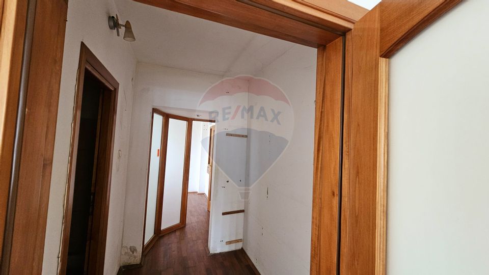 80sq.m Commercial Space for sale, Maratei area