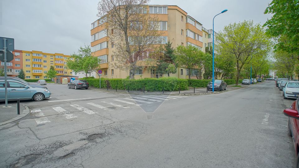 REZERVAT ! Apartament cu 2 camere de vânzare în zona Tractorul