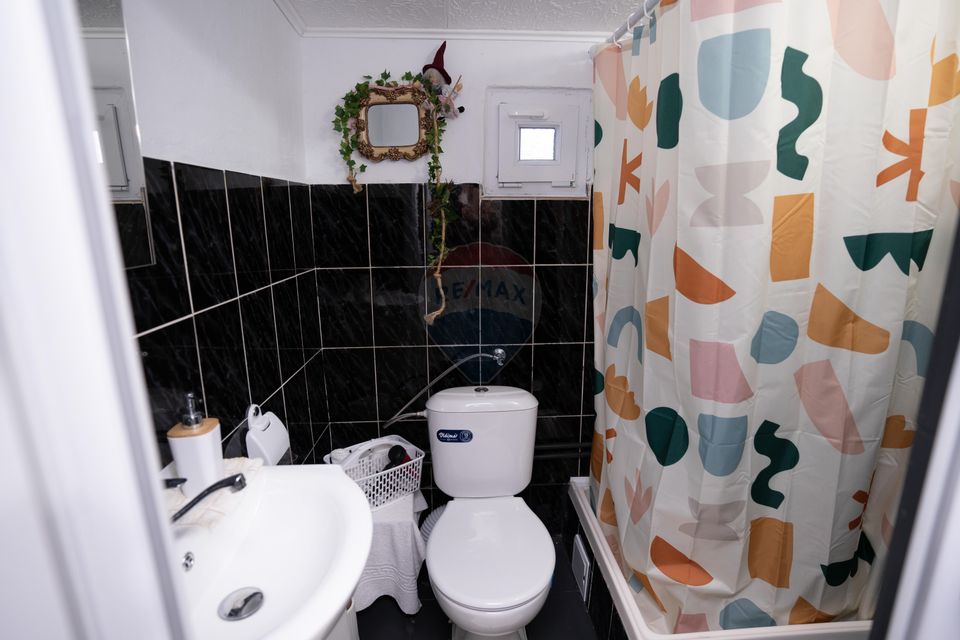 Vânzare pensiune renovată 2025 – 6 camere, Corbșori (Poenari)