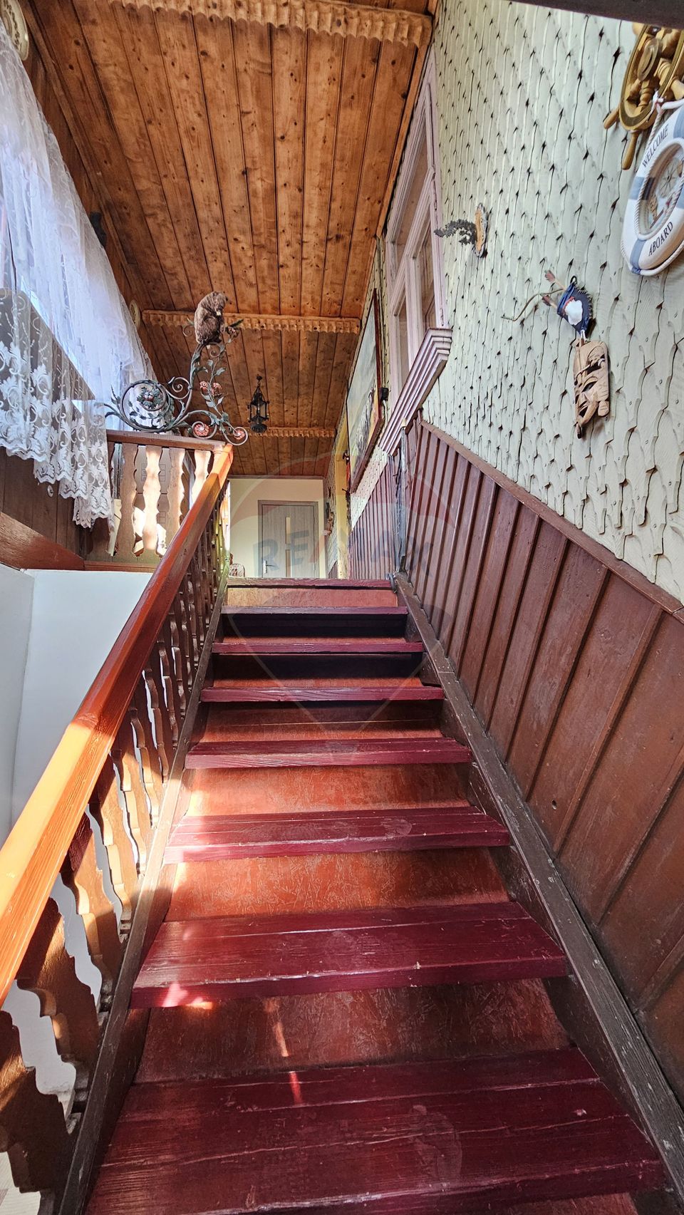 Casă / Vilă cu 3 camere de vânzare-Cacica-Suceava