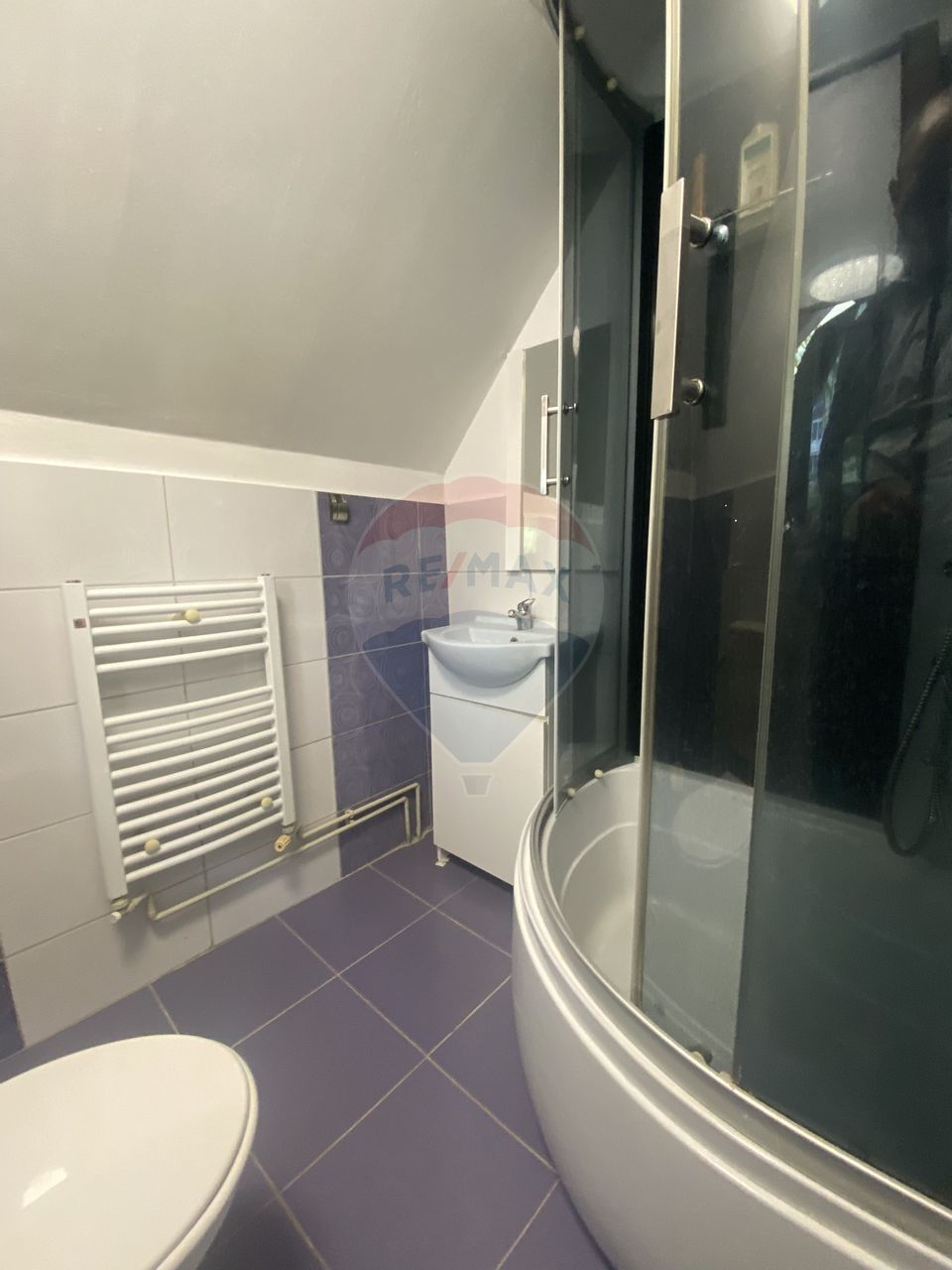 Casă în cartierul După Zid, curte comuna