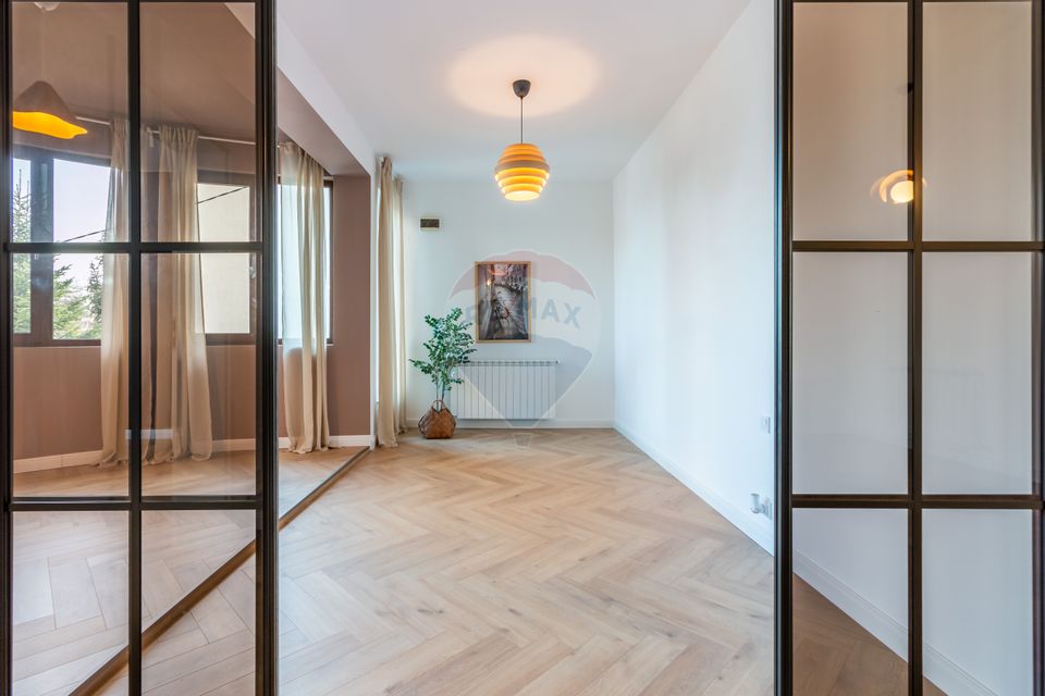 Casă individuala în Aviatiei, adiacent Bulevardul Aerogarii, 4xparcare