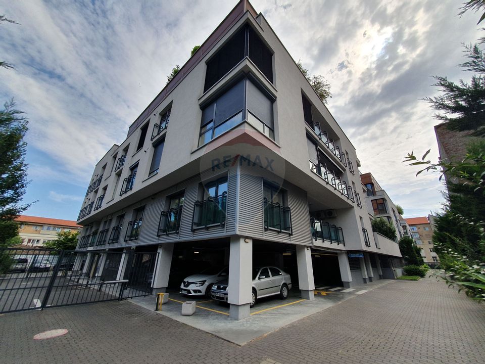 Birou modern 151 mp în Arad Plaza, 2 locuri de parcare