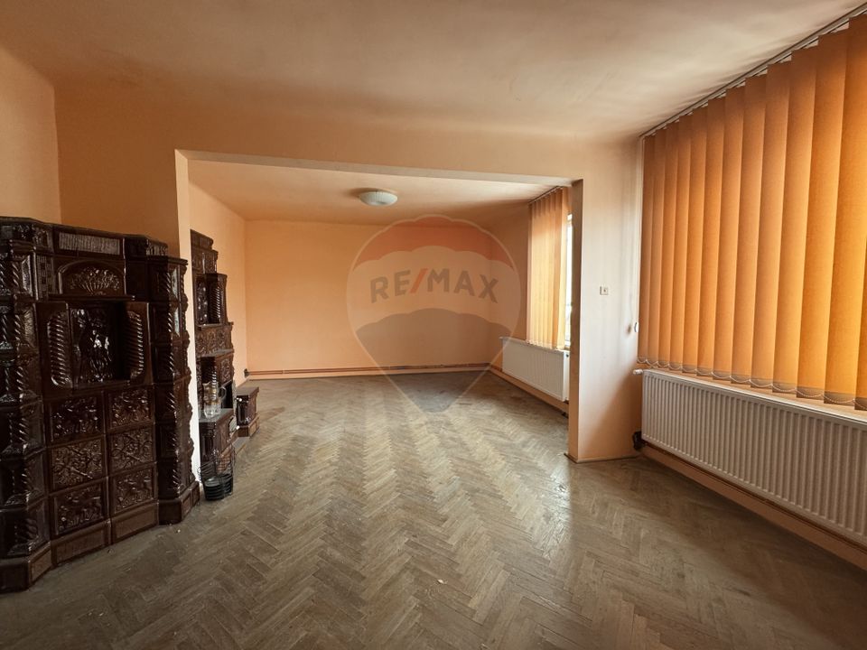 Casă duplex în centrul orasului, cu acces auto