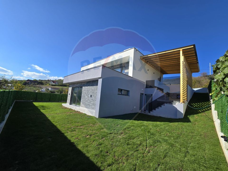 COMISION 0% Casă semifinisată de vânzare în Baciu, 583 mp de teren