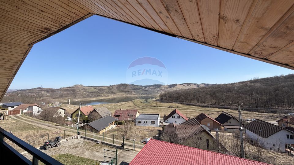 Casă cu vedere spectaculoasă - pentru locuit sau investiție turistică