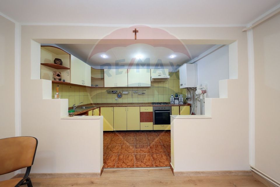 Casă 6 camere și teren 1200 mp