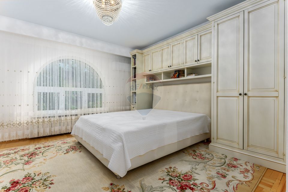 Apartament cu 5 camere in vila, curte si dependinte în Dorobanti