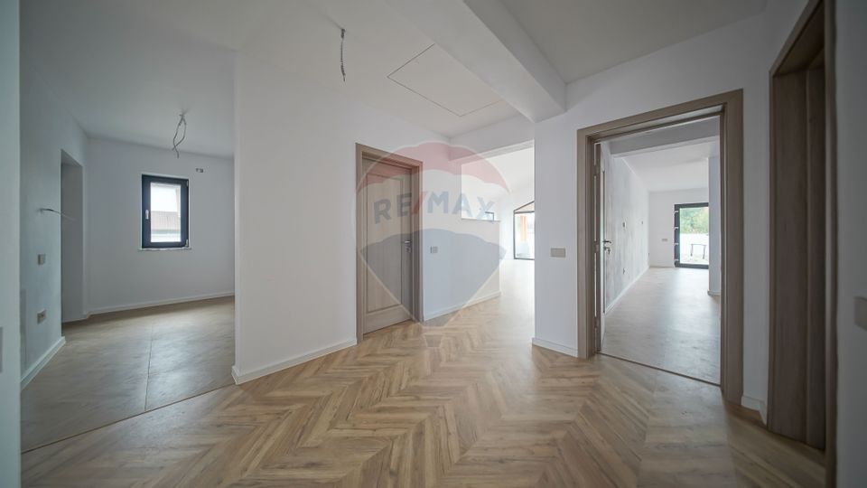 Comision 0 %! Casă cu 4 camere de vânzare în zona Stupini!