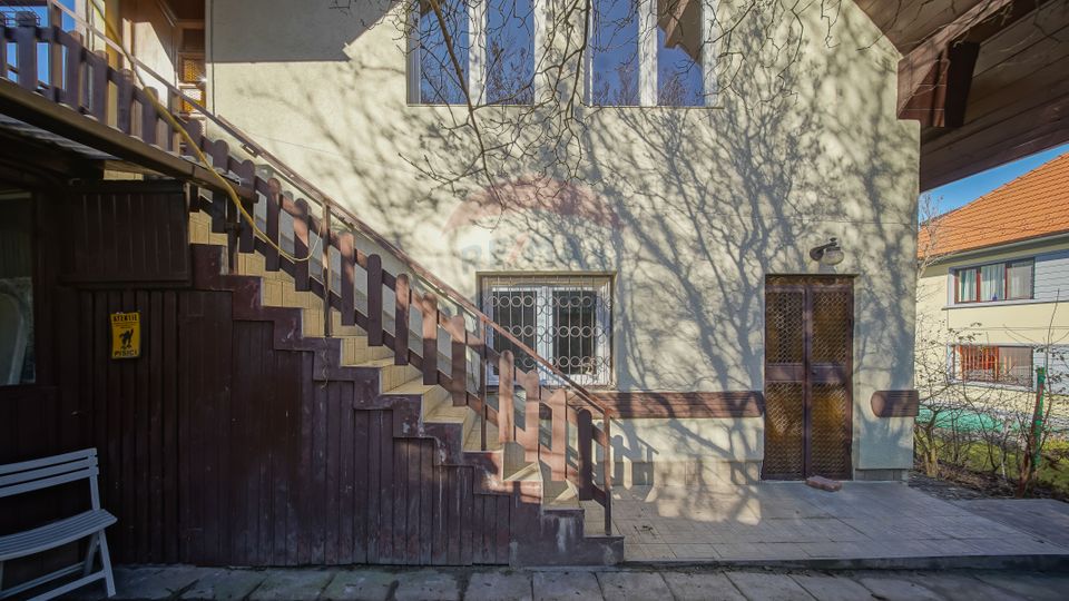 REZERVATA! Vilă individuală cu terasă, curte și două garaje