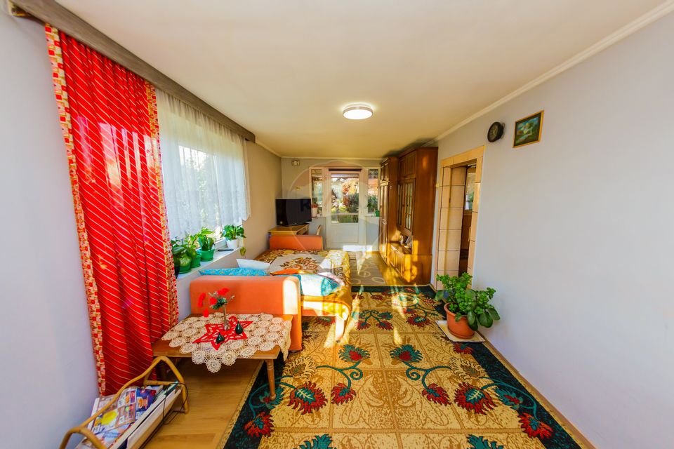 DE VANZARE Proprietate  în Țicău – douǎ case cu livadă și gospodărie