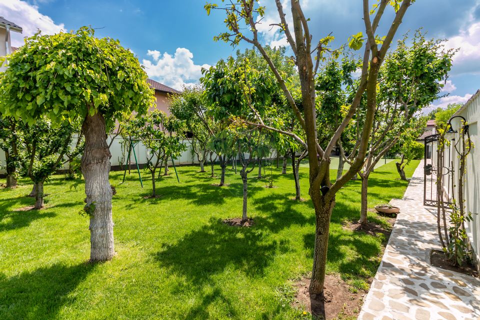 Vilă + casă de oaspeți + casă angajați | 12 camere | 530mp | Mogoșoaia