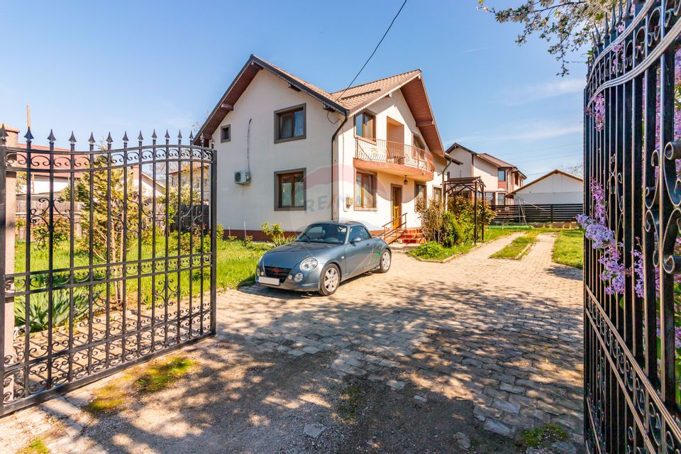 For sale House / Detached villa 5 rooms, 537sqm land, Crevedia