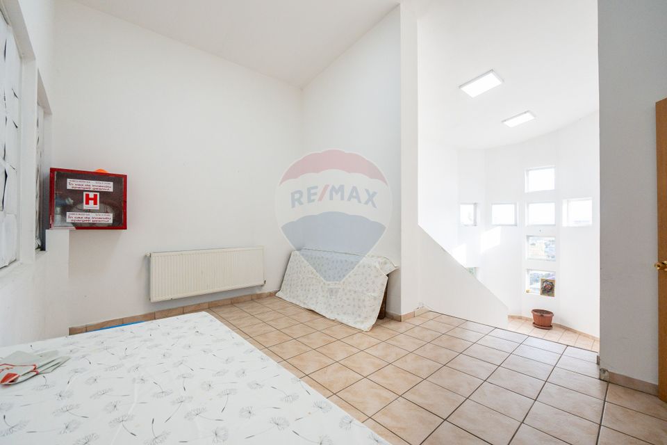 350sq.m Commercial Space for rent, Gavana area